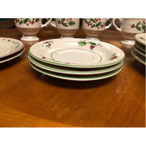 Vintage White Christmas dish set - Picture 5 of 15